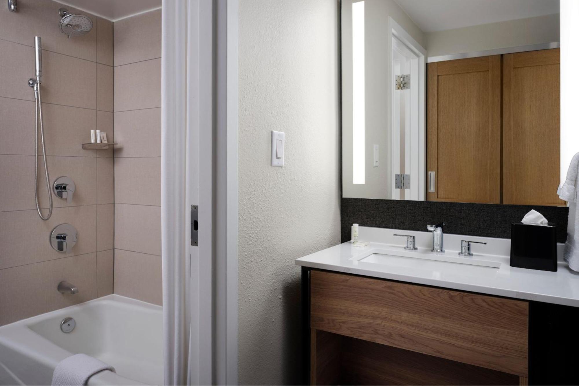 Sheraton Grand Rapids Airport Hotel Cascade المظهر الخارجي الصورة